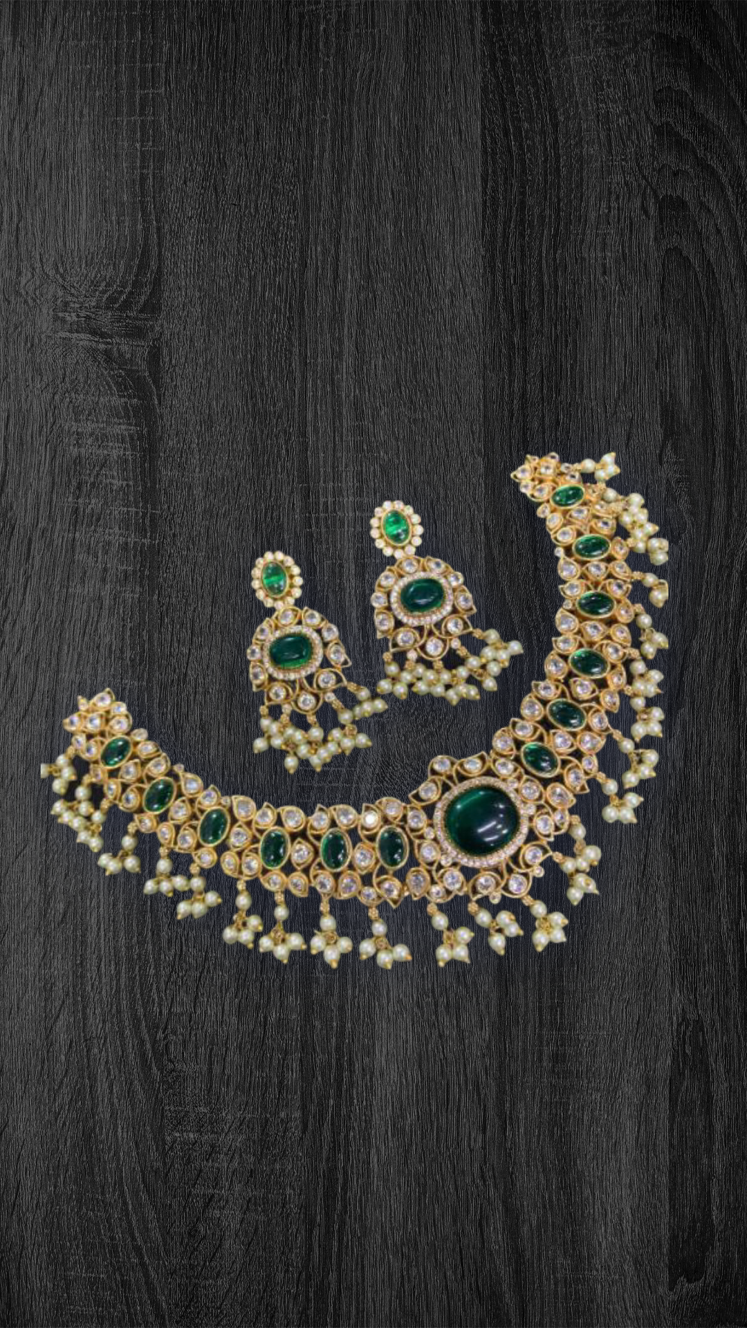 Premium Emerald stone necklace